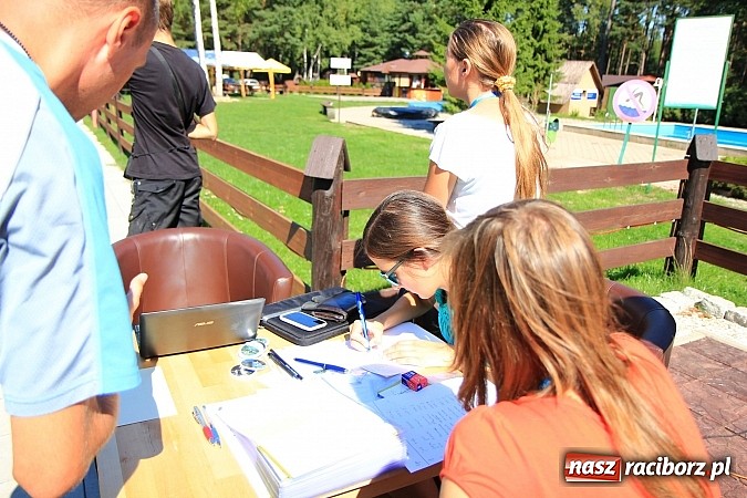 Zdjęcie w galerii na portalu naszraciborz.pl: Kijki w dłoń i w drogę! Zawody Nordic Walking w Szymocicach już za nami wiadomości z regionu