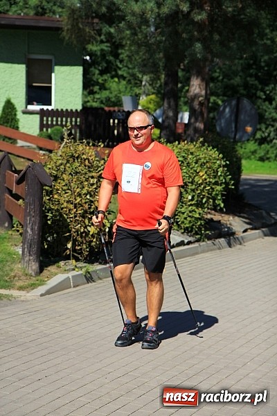 Zdjęcie w galerii na portalu naszraciborz.pl: Kijki w dłoń i w drogę! Zawody Nordic Walking w Szymocicach już za nami wiadomości z regionu