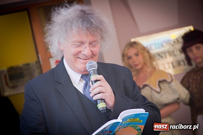 Zdjęcie w galerii na portalu naszraciborz.pl: Narodowe Czytanie Fredry przy RCI wiadomości z regionu