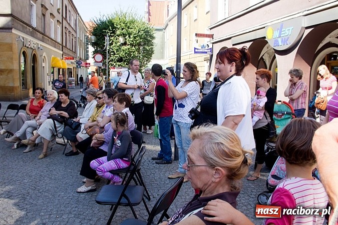 Zdjęcie w galerii na portalu naszraciborz.pl: Narodowe Czytanie Fredry przy RCI wiadomości z regionu