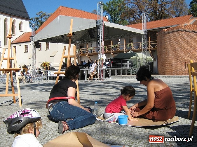 Zdjęcie w galerii na portalu naszraciborz.pl: Narodowe Czytanie Fredry - Zamek Piastowski wiadomości z regionu