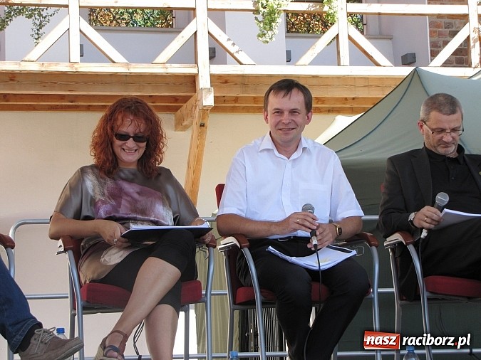 Zdjęcie w galerii na portalu naszraciborz.pl: Narodowe Czytanie Fredry - Zamek Piastowski wiadomości z regionu