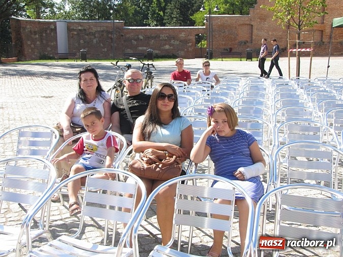 Zdjęcie w galerii na portalu naszraciborz.pl: Narodowe Czytanie Fredry - Zamek Piastowski wiadomości z regionu