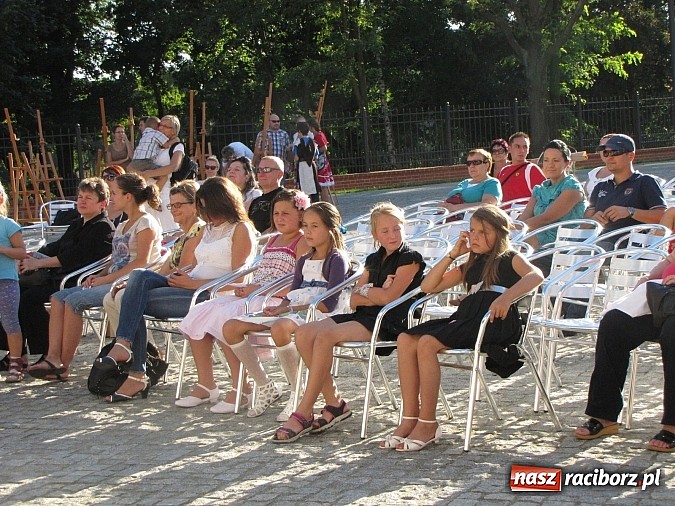 Zdjęcie w galerii na portalu naszraciborz.pl: Narodowe Czytanie Fredry - Zamek Piastowski wiadomości z regionu
