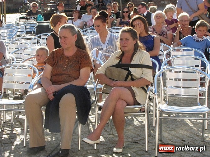 Zdjęcie w galerii na portalu naszraciborz.pl: Narodowe Czytanie Fredry - Zamek Piastowski wiadomości z regionu