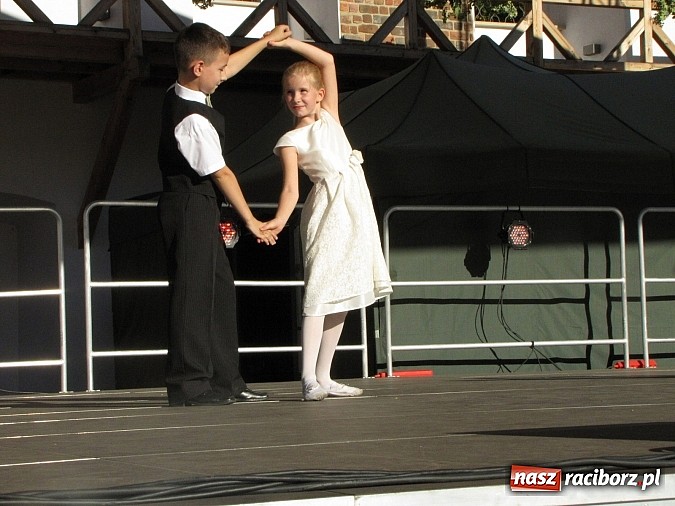 Zdjęcie w galerii na portalu naszraciborz.pl: Narodowe Czytanie Fredry - Zamek Piastowski wiadomości z regionu