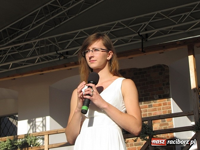 Zdjęcie w galerii na portalu naszraciborz.pl: Narodowe Czytanie Fredry - Zamek Piastowski wiadomości z regionu