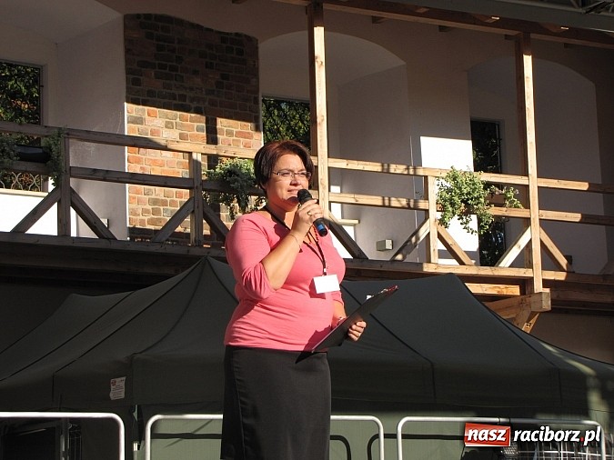 Zdjęcie w galerii na portalu naszraciborz.pl: Narodowe Czytanie Fredry - Zamek Piastowski wiadomości z regionu