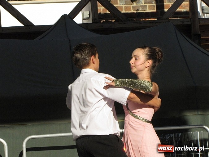 Zdjęcie w galerii na portalu naszraciborz.pl: Narodowe Czytanie Fredry - Zamek Piastowski wiadomości z regionu