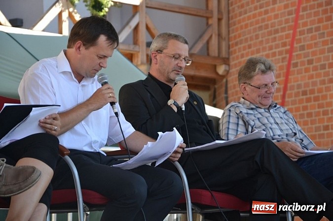 Zdjęcie w galerii na portalu naszraciborz.pl: Narodowe Czytanie Fredry - Zamek Piastowski wiadomości z regionu