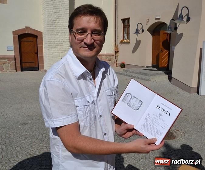 Zdjęcie w galerii na portalu naszraciborz.pl: Narodowe Czytanie Fredry - Zamek Piastowski wiadomości z regionu