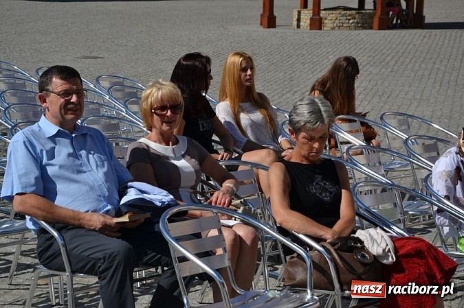 Zdjęcie w galerii na portalu naszraciborz.pl: Narodowe Czytanie Fredry - Zamek Piastowski wiadomości z regionu