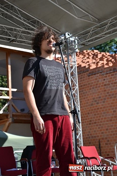 Zdjęcie w galerii na portalu naszraciborz.pl: Narodowe Czytanie Fredry - Zamek Piastowski wiadomości z regionu