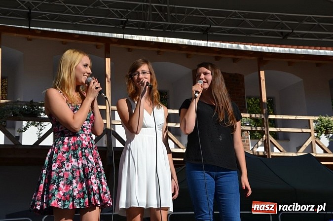 Zdjęcie w galerii na portalu naszraciborz.pl: Narodowe Czytanie Fredry - Zamek Piastowski wiadomości z regionu