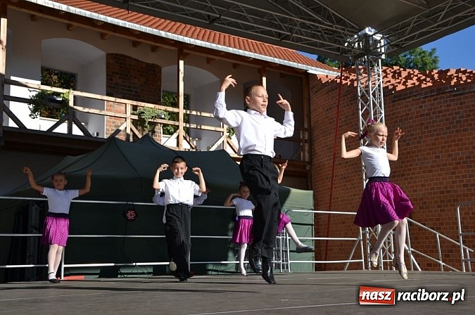 Zdjęcie w galerii na portalu naszraciborz.pl: Narodowe Czytanie Fredry - Zamek Piastowski wiadomości z regionu