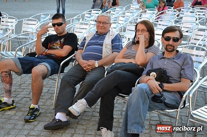 Zdjęcie w galerii na portalu naszraciborz.pl: Narodowe Czytanie Fredry - Zamek Piastowski wiadomości z regionu