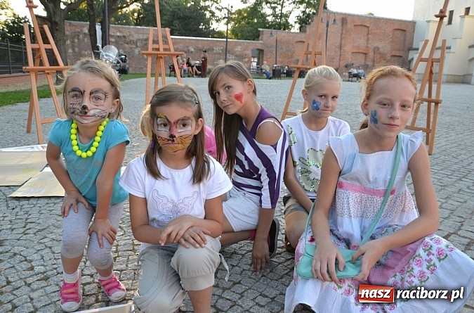 Zdjęcie w galerii na portalu naszraciborz.pl: Narodowe Czytanie Fredry - Zamek Piastowski wiadomości z regionu