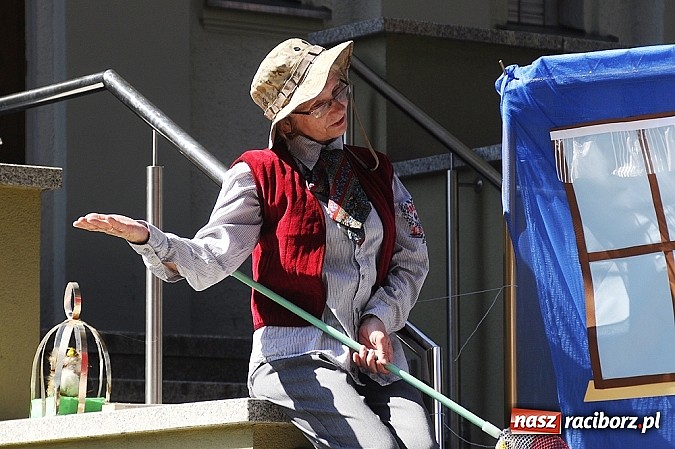 Zdjęcie w galerii na portalu naszraciborz.pl: Zemsta w bibliotece, czyli Narodowe Czytanie wiadomości z regionu