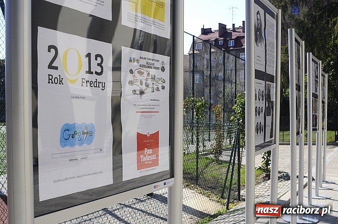 Zdjęcie w galerii na portalu naszraciborz.pl: Zemsta w bibliotece, czyli Narodowe Czytanie wiadomości z regionu