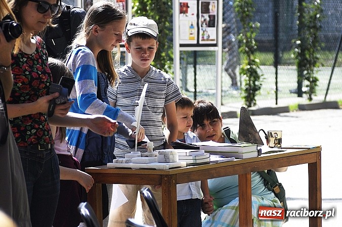 Zdjęcie w galerii na portalu naszraciborz.pl: Zemsta w bibliotece, czyli Narodowe Czytanie wiadomości z regionu