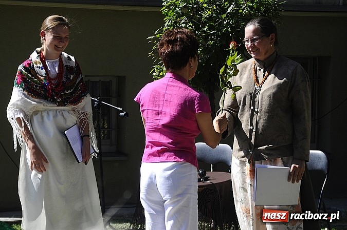 Zdjęcie w galerii na portalu naszraciborz.pl: Zemsta w bibliotece, czyli Narodowe Czytanie wiadomości z regionu