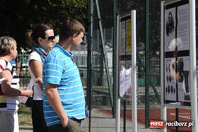 Zdjęcie w galerii na portalu naszraciborz.pl: Zemsta w bibliotece, czyli Narodowe Czytanie wiadomości z regionu