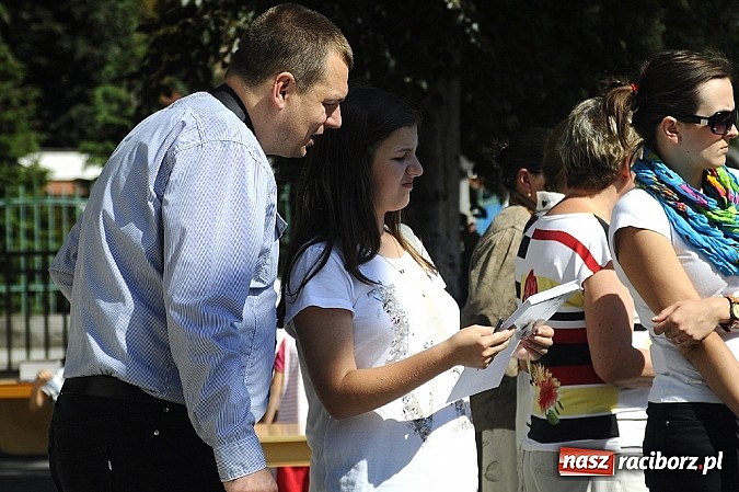 Zdjęcie w galerii na portalu naszraciborz.pl: Zemsta w bibliotece, czyli Narodowe Czytanie wiadomości z regionu