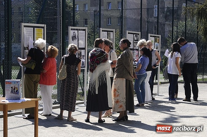 Zdjęcie w galerii na portalu naszraciborz.pl: Zemsta w bibliotece, czyli Narodowe Czytanie wiadomości z regionu