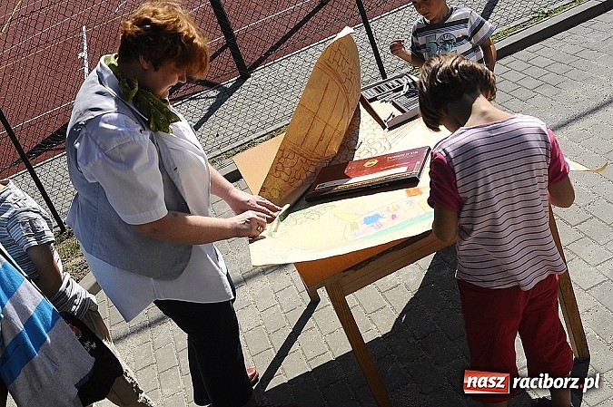 Zdjęcie w galerii na portalu naszraciborz.pl: Zemsta w bibliotece, czyli Narodowe Czytanie wiadomości z regionu