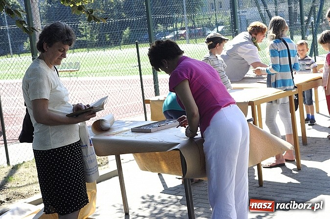 Zdjęcie w galerii na portalu naszraciborz.pl: Zemsta w bibliotece, czyli Narodowe Czytanie wiadomości z regionu
