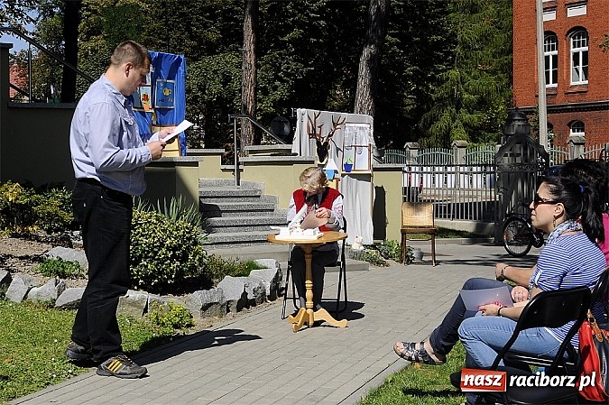 Zdjęcie w galerii na portalu naszraciborz.pl: Zemsta w bibliotece, czyli Narodowe Czytanie wiadomości z regionu