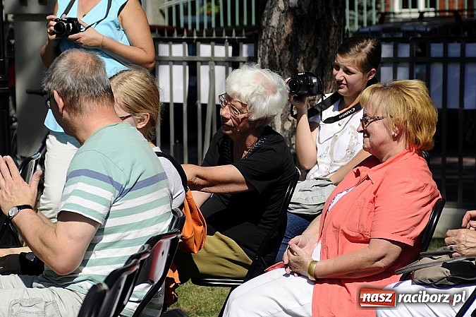 Zdjęcie w galerii na portalu naszraciborz.pl: Zemsta w bibliotece, czyli Narodowe Czytanie wiadomości z regionu