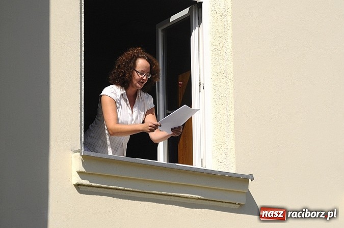 Zdjęcie w galerii na portalu naszraciborz.pl: Zemsta w bibliotece, czyli Narodowe Czytanie wiadomości z regionu