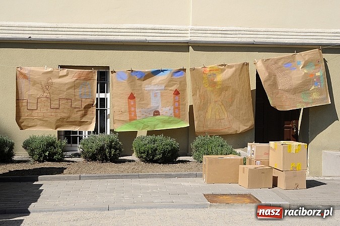 Zdjęcie w galerii na portalu naszraciborz.pl: Zemsta w bibliotece, czyli Narodowe Czytanie wiadomości z regionu