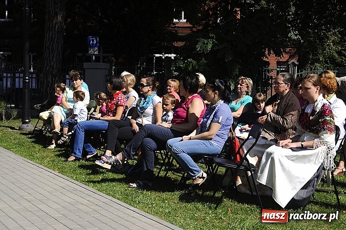 Zdjęcie w galerii na portalu naszraciborz.pl: Zemsta w bibliotece, czyli Narodowe Czytanie wiadomości z regionu