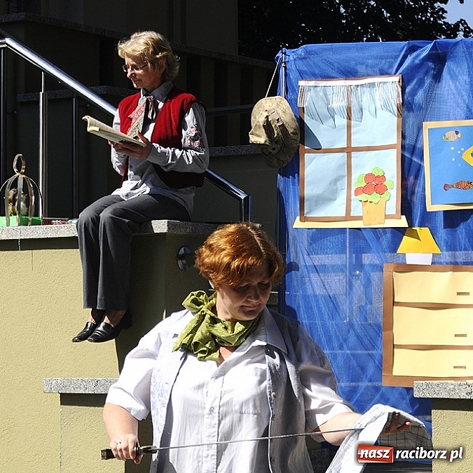 Zdjęcie w galerii na portalu naszraciborz.pl: Zemsta w bibliotece, czyli Narodowe Czytanie wiadomości z regionu