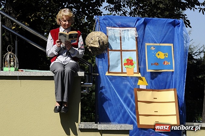 Zdjęcie w galerii na portalu naszraciborz.pl: Zemsta w bibliotece, czyli Narodowe Czytanie wiadomości z regionu