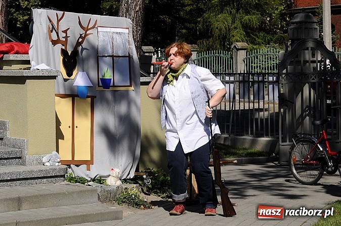 Zdjęcie w galerii na portalu naszraciborz.pl: Zemsta w bibliotece, czyli Narodowe Czytanie wiadomości z regionu