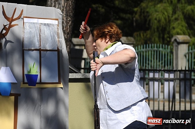 Zdjęcie w galerii na portalu naszraciborz.pl: Zemsta w bibliotece, czyli Narodowe Czytanie wiadomości z regionu