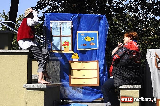 Zdjęcie w galerii na portalu naszraciborz.pl: Zemsta w bibliotece, czyli Narodowe Czytanie wiadomości z regionu