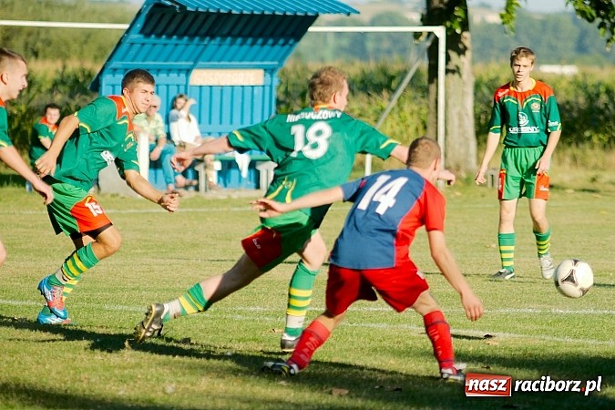 Zdjęcie w galerii na portalu naszraciborz.pl: Nerwowo w Nieboczowach. Gospodarze górą nad Wojnowicami wiadomości z regionu
