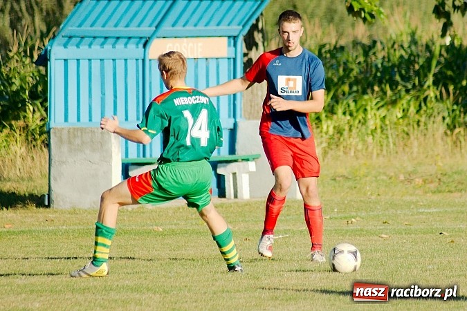 Zdjęcie w galerii na portalu naszraciborz.pl: Nerwowo w Nieboczowach. Gospodarze górą nad Wojnowicami wiadomości z regionu
