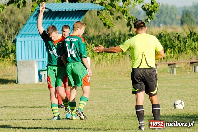 Zdjęcie w galerii na portalu naszraciborz.pl: Nerwowo w Nieboczowach. Gospodarze górą nad Wojnowicami wiadomości z regionu