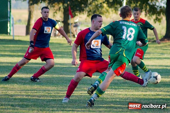 Zdjęcie w galerii na portalu naszraciborz.pl: Nerwowo w Nieboczowach. Gospodarze górą nad Wojnowicami wiadomości z regionu