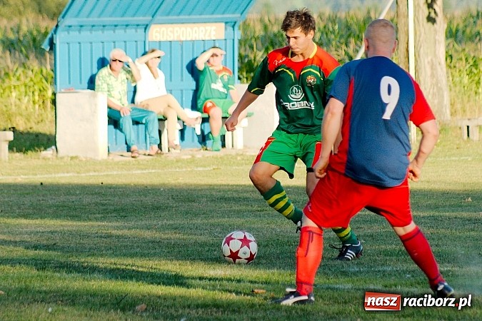 Zdjęcie w galerii na portalu naszraciborz.pl: Nerwowo w Nieboczowach. Gospodarze górą nad Wojnowicami wiadomości z regionu