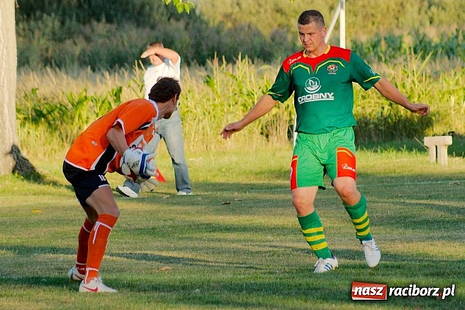 Zdjęcie w galerii na portalu naszraciborz.pl: Nerwowo w Nieboczowach. Gospodarze górą nad Wojnowicami wiadomości z regionu