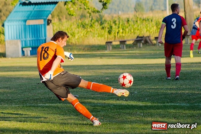 Zdjęcie w galerii na portalu naszraciborz.pl: Nerwowo w Nieboczowach. Gospodarze górą nad Wojnowicami wiadomości z regionu