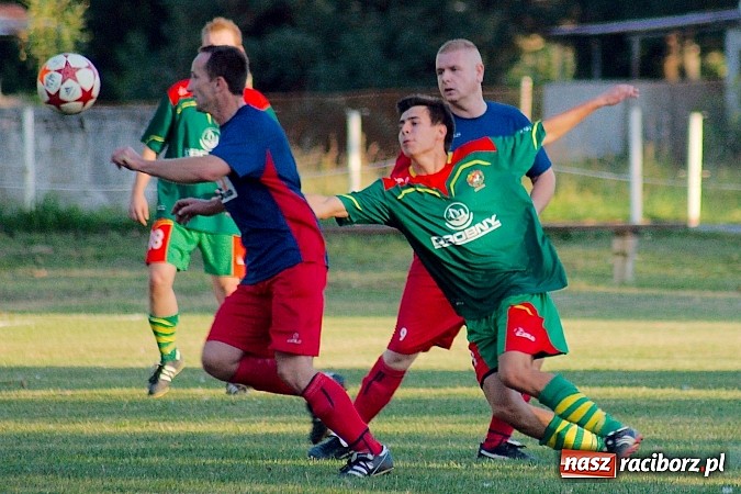 Zdjęcie w galerii na portalu naszraciborz.pl: Nerwowo w Nieboczowach. Gospodarze górą nad Wojnowicami wiadomości z regionu