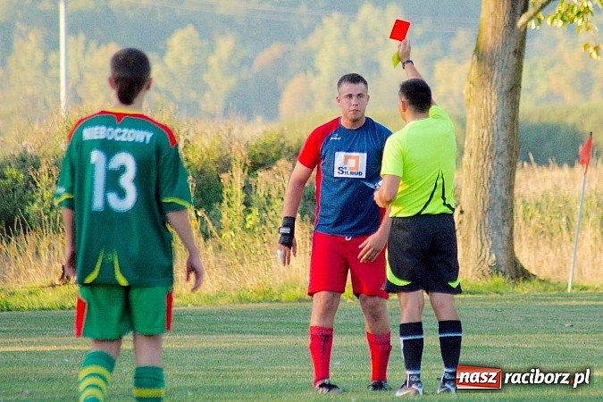 Zdjęcie w galerii na portalu naszraciborz.pl: Nerwowo w Nieboczowach. Gospodarze górą nad Wojnowicami wiadomości z regionu