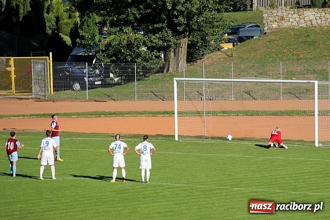 Zdjęcie w galerii na portalu naszraciborz.pl: Siedem bramek unitek na Zamkowej wiadomości z regionu
